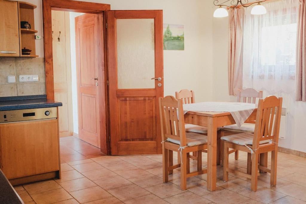 Villa Krasny Srub Na Jihu Brna à Zelesice Extérieur photo