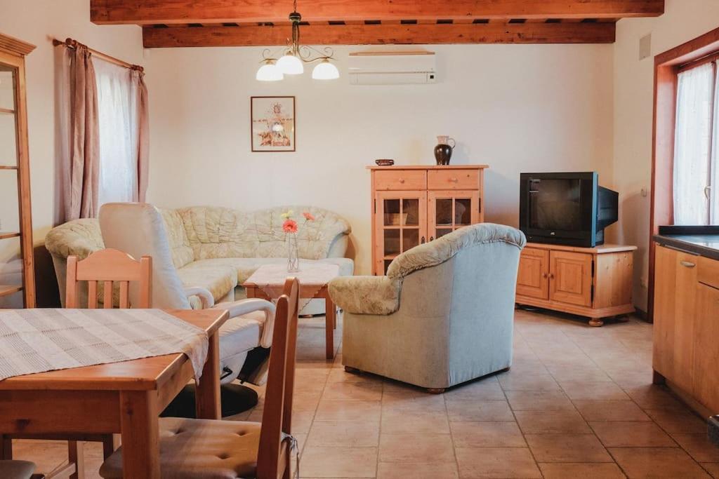 Villa Krasny Srub Na Jihu Brna à Zelesice Extérieur photo